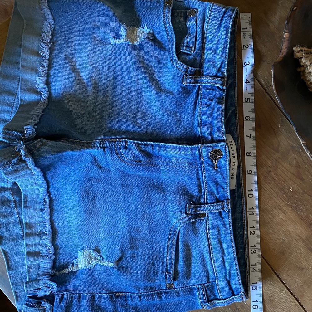 Shorts - Picture 4 of 6